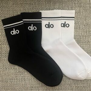 Alo yoga socks 2 pairs Medium Throwback socks